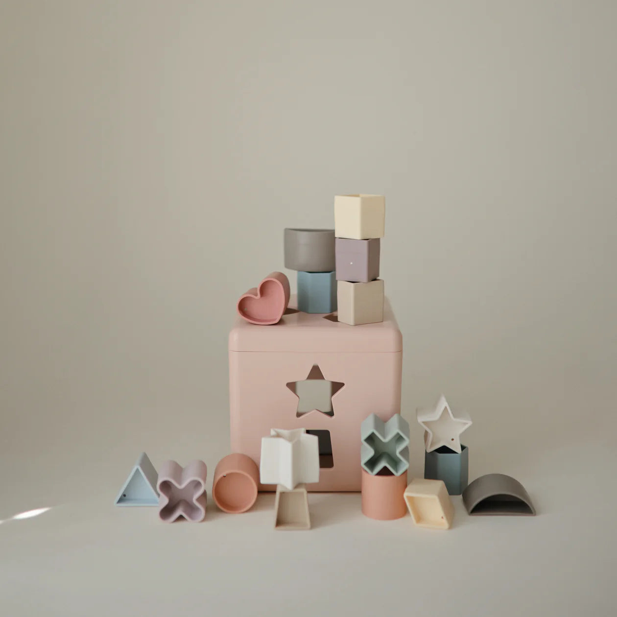 Mushie | Shape Sorting Box - Petal