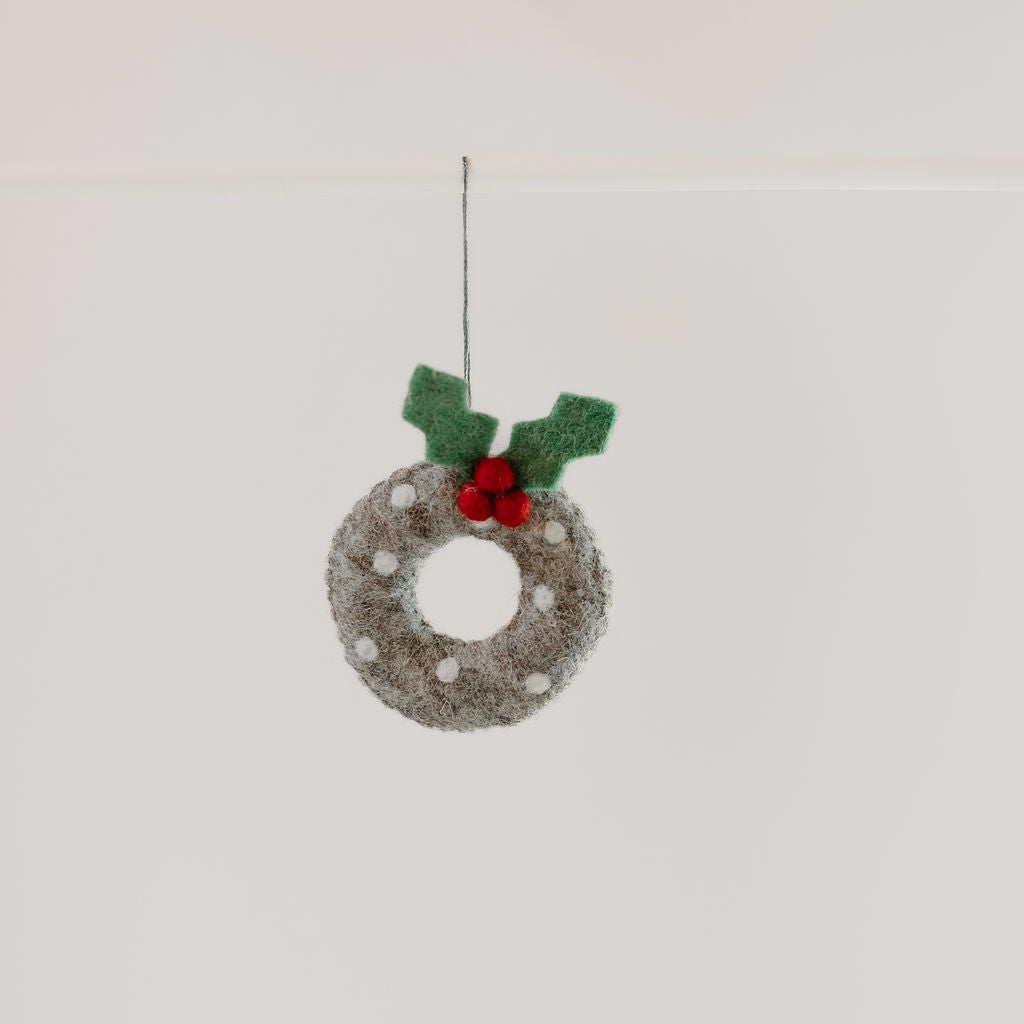 Pashom | Hanging Decoration - Wreath with Spots & Holly