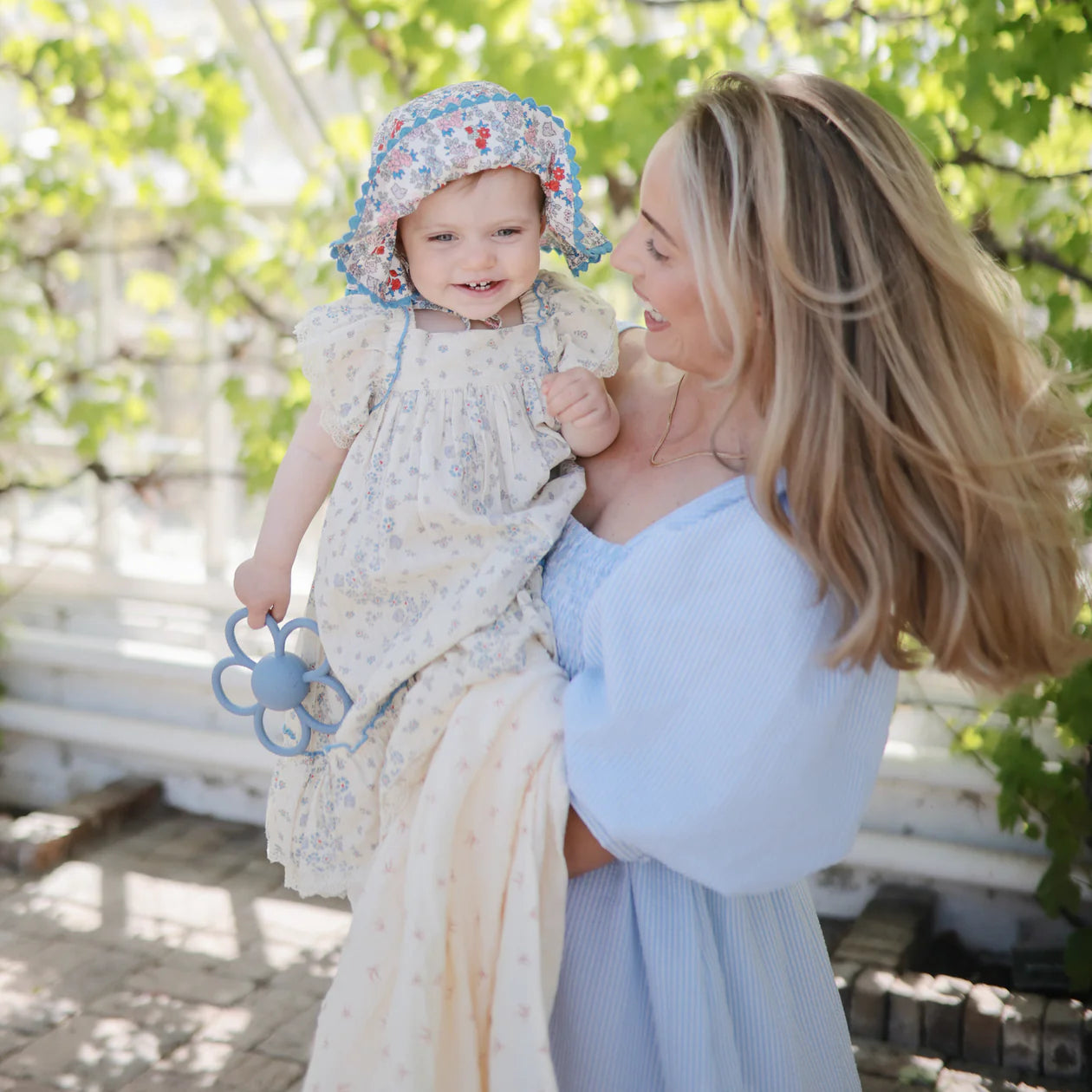 Mushie | Organic Cotton Muslin Swaddle - Bow