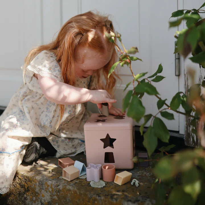 Mushie | Shape Sorting Box - Petal