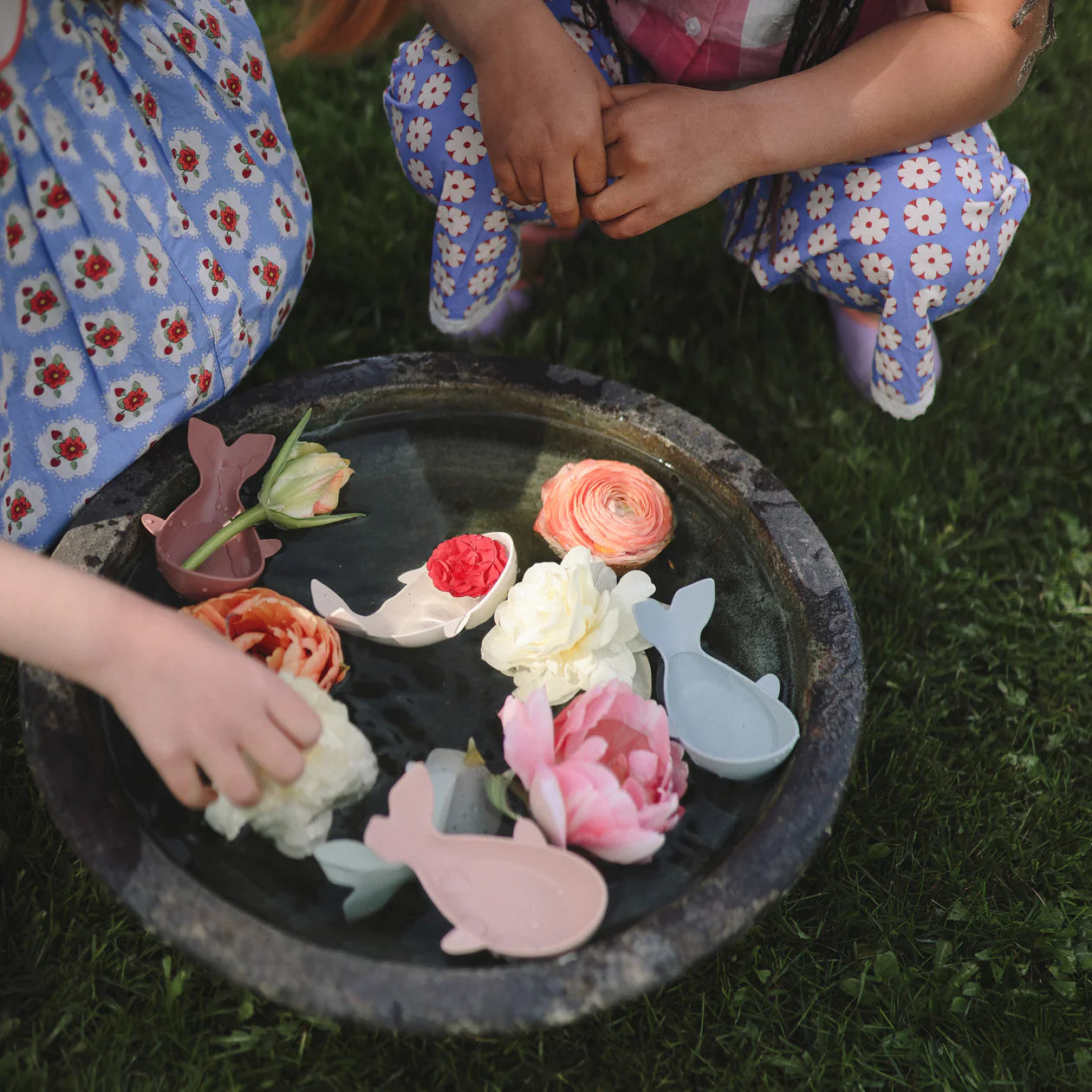 Mushie | Bath Whale Stackers - Retro