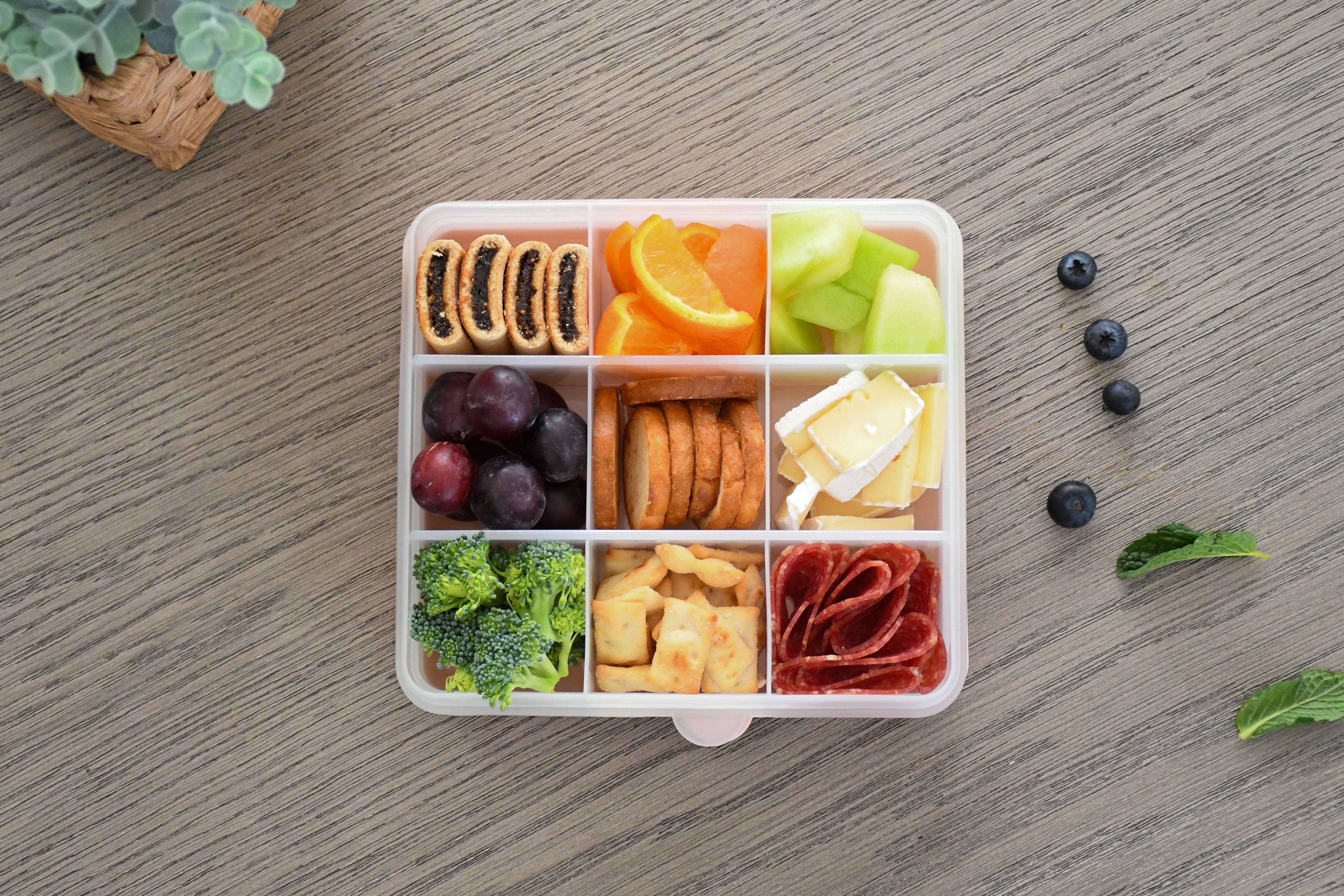Melii | 9 Compartment Snackle Box
