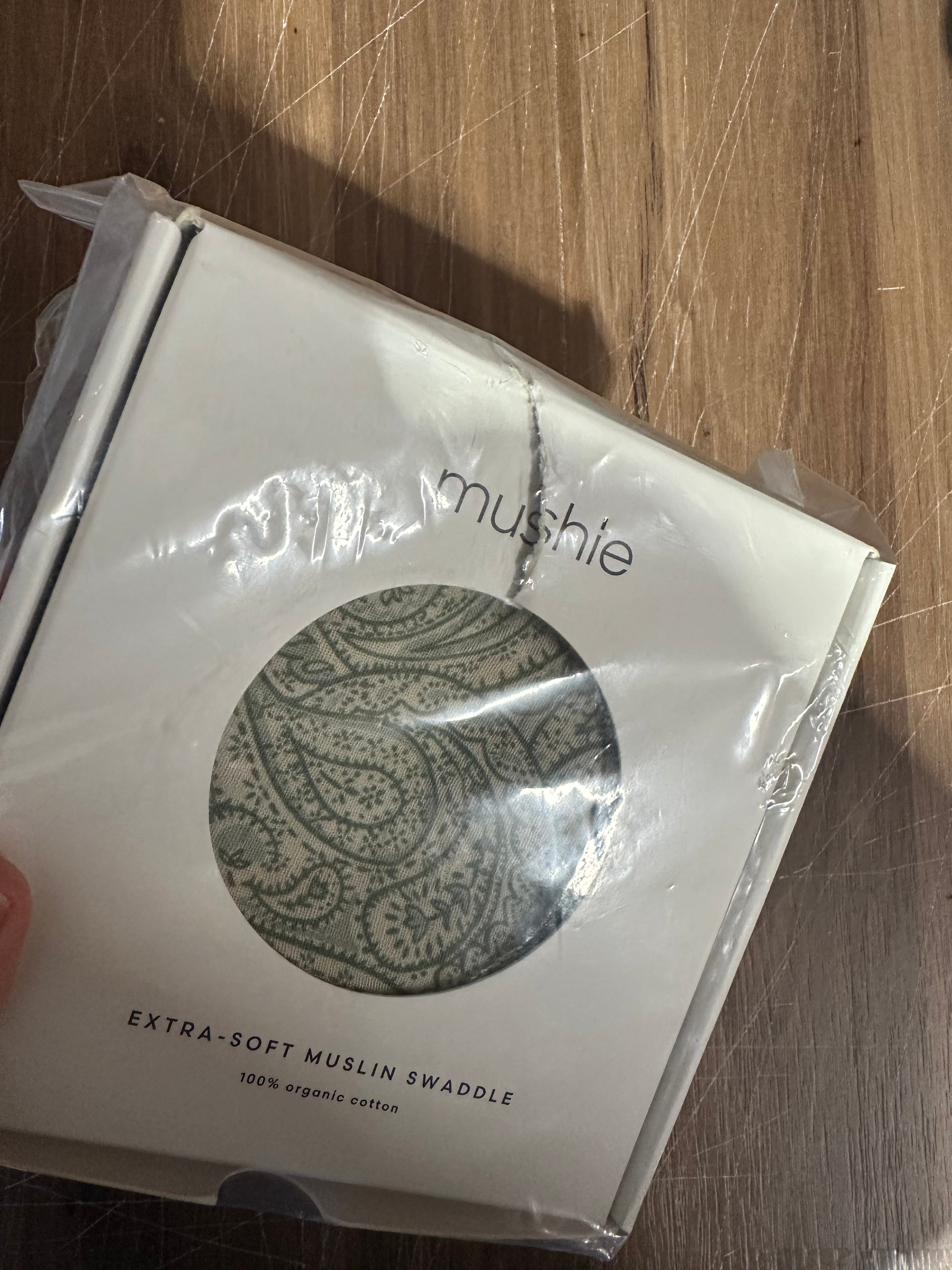 *GARAGE SALE* Mushie | Organic Cotton Muslin Swaddle - Green Paisley