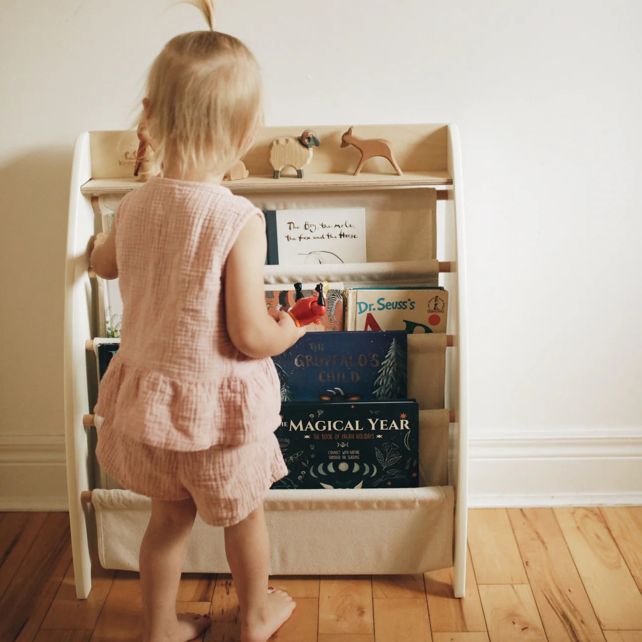 Kinderfeets | Sling Bookshelf