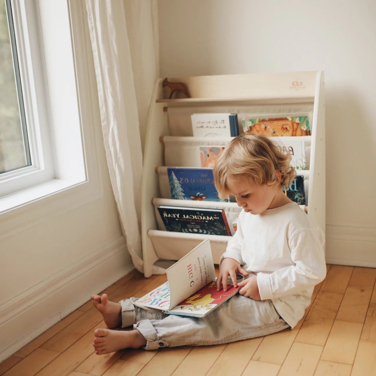 Kinderfeets | Sling Bookshelf