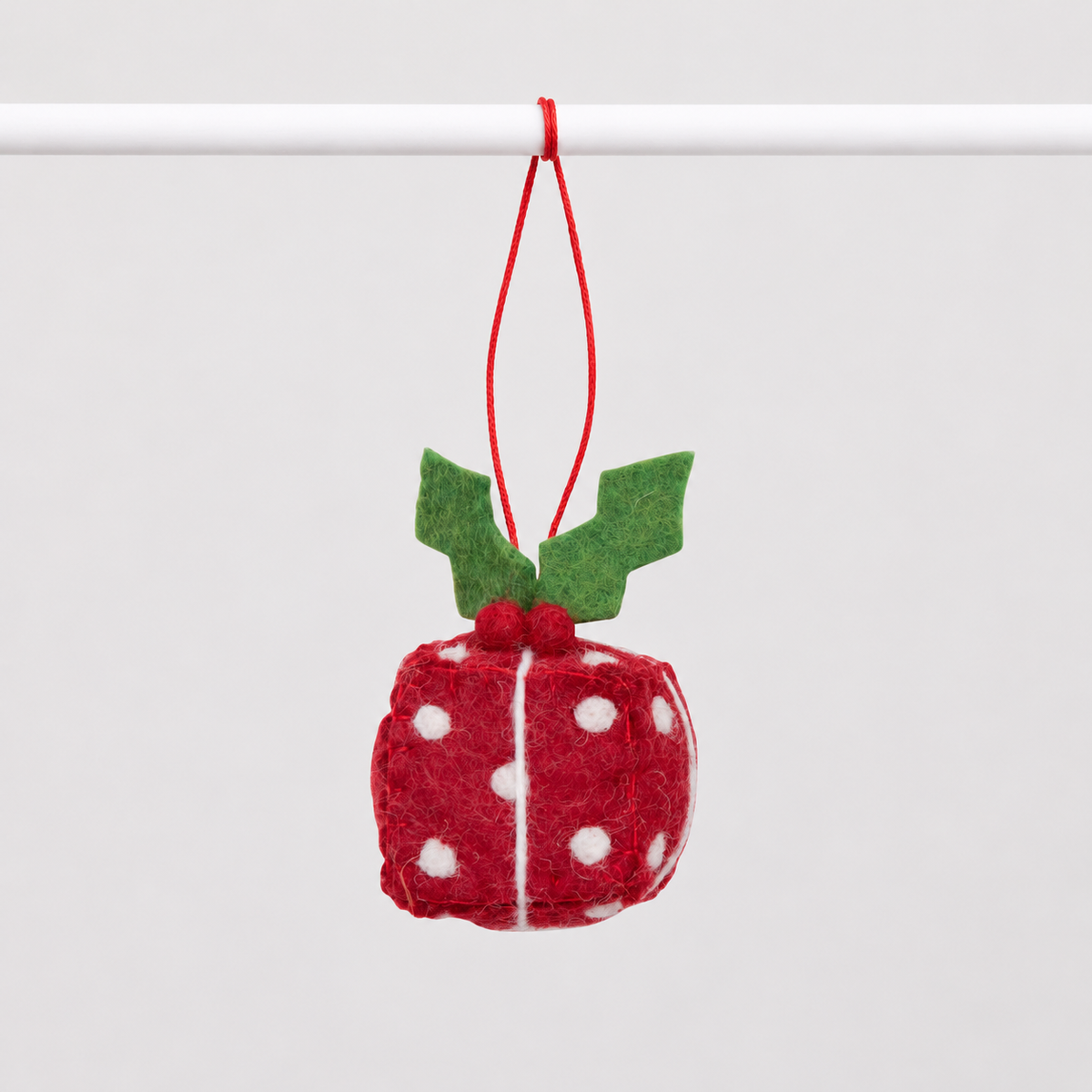 Pashom | Hanging Decoration - Spotty Present