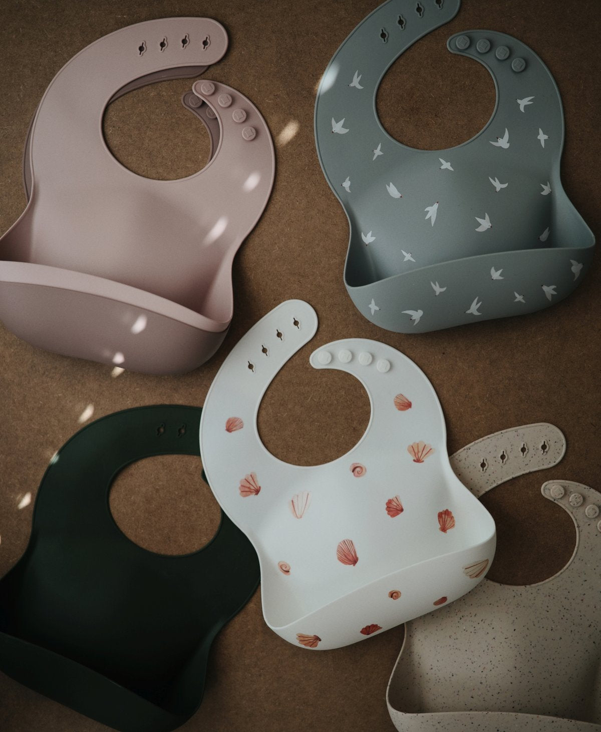 Mushie | Silicone Baby Bib - Retro Cars