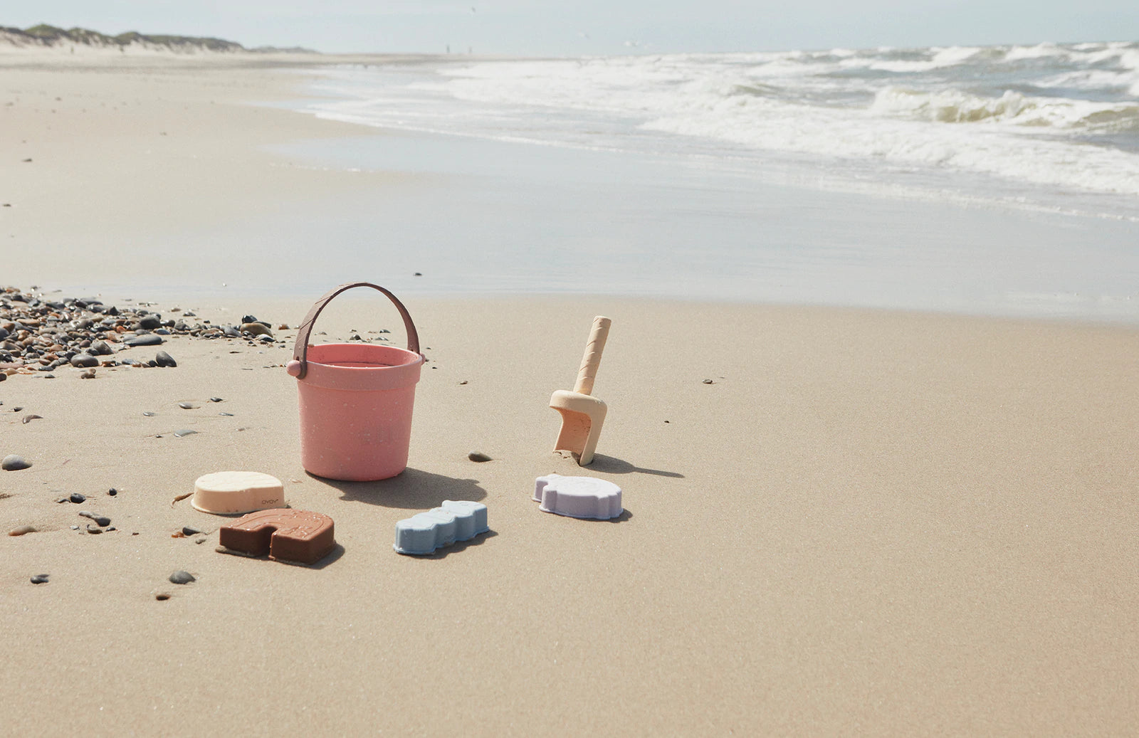 OYOY | Silicone Leo Beach Set - Chocolate